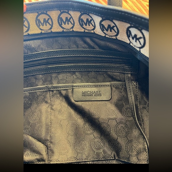 Michael Kors handbag - Picture 8 of 8